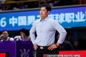 本赛季未能打进季后赛!媒体人:北控男篮主教练张庆鹏离任配图