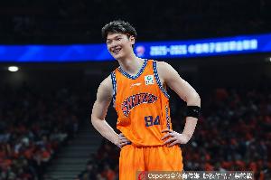 媒体人:王哲林把能拿的东西都拿出来了 时光仿佛回到了18-19赛季配图