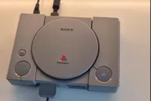 🎮1994年发行!孔德把一台索尼PS1带到法国队训练营配图