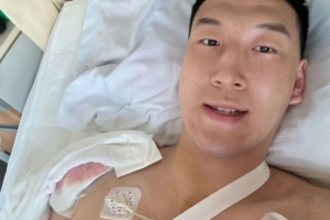 早日康复！杜润旺晒术后照：终于把这只胳膊送进“厂”里大修咯配图