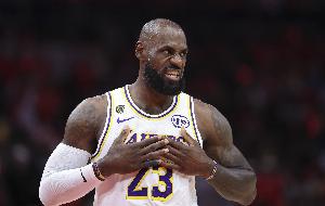 纳什：结合巅峰状态和生涯长度 詹姆斯的生涯是NBA史上最伟大的配图