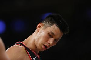 林书豪：为了留在尼克斯 我曾跟经纪人说 能否让火箭降低合同开价配图