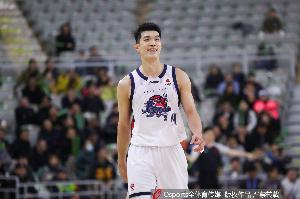 鲁媒：山东男篮周一开始备战 目前以陶汉林、郭凯等九名球员为主配图