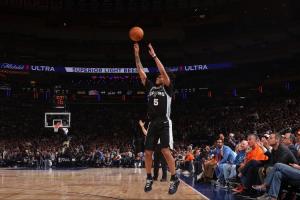 马刺半场命中14记三分 创NBA总决赛单队半场三分命中数新纪录！配图