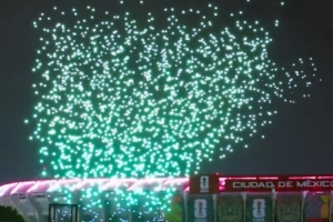 FIFA晒开幕式无人机表演彩排：为世界杯点亮墨西哥城的夜空配图