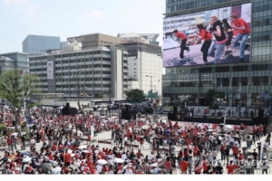 韩媒：在韩国光化门广场观看世界杯的球迷超过1万人配图
