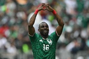 打进美加墨首球！官方：基尼奥内斯当选墨西哥2-0南非最佳球员配图