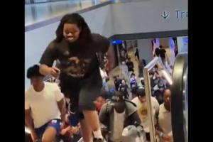笑尿！昨日尼克斯29分大逆转 提前离场的尼克斯球迷疯狂折返跑配图