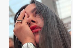 不开心！巴拉圭完败，“巴拉圭乳神”晒捂眼自拍照：😭🦁配图