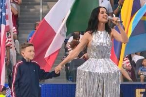 水果姐来了！美国歌手凯蒂·佩里美国世界杯开幕式献唱配图