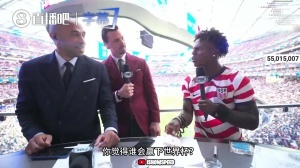 节目效果🤣甲亢哥对伊布和亨利表示C罗会夺冠 随后被赶出直播间配图