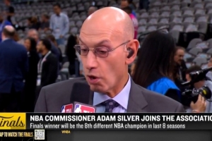 萧华：近8年将有8支不同的球队夺冠 这是NBA篮球的新时代！配图