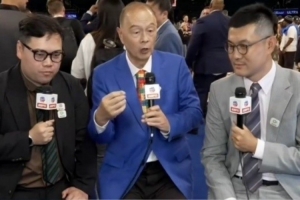 张卫平：转播20次总决赛了 第一次看到客场夺冠后球迷这么多的配图