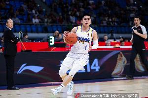 张云松谈陈盈骏续约：顶薪球员俱乐部有优先权 不用太担心配图