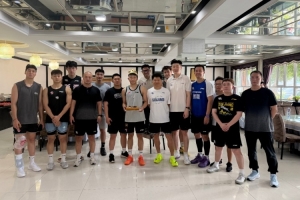 今天是新疆伊力特男篮殷召航的生日，让我们一起祝他生日快乐！配图