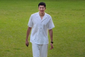 留粤谈判未果 王少杰济州岛度假晒照尽显休闲感：今年场景配图