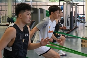 广东男篮今天已经结束假期开启夏训备战 徐杰黄明依在美特训配图