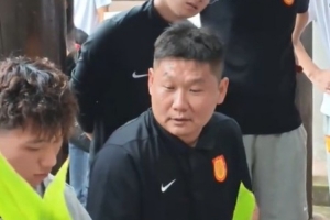 铜梁龙将士在安居古城体验端午民俗，刘建业包粽子恩加德乌打糍粑配图