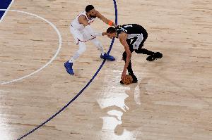 追梦：文班被激出脏动作可能应该被停赛两场 但NBA宽恕了他！配图