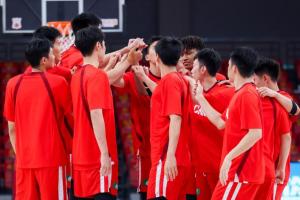 直播吧：男篮21日热身赛对手澳大利亚阵容多是年轻人 超新星在列配图