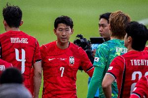 记者：韩国队与媒体关系能否恢复仍存疑问，取决于球员和教练组配图