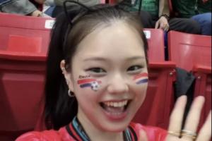 遭墨西哥球迷种族歧视！FIFA邀请韩国女网红观战韩国对墨西哥比赛配图