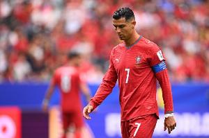 记者：C罗已成为葡萄牙队的累赘，他与梅西的自我认知区别巨大配图