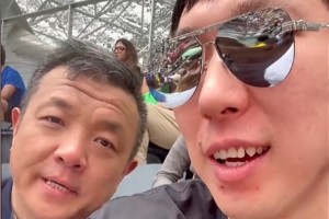 周琦社媒晒现场看世界杯vlog：世界杯好啊 得看！配图
