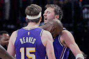 只聊高尔夫！ESPN：东契奇还未招募詹姆斯或里夫斯回归湖人配图