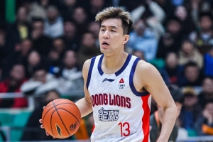 郭艾伦：我想杜导了 就想听他骂人 膝盖已好 就等着广东在6月签我配图