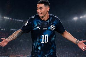 捂嘴红牌！伊布抗议FIFA新规：这不是足球是马戏团 说话都不行？配图