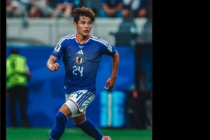 日本队4-0击败突尼斯，美因茨官方社媒祝贺佐野海舟配图