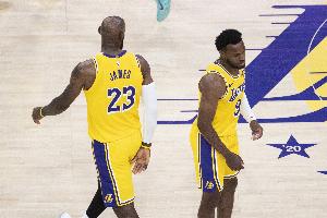 KG：詹姆斯回骑士能给布朗尼创造更好机会 让他真正在NBA立足配图