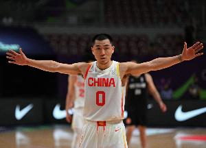 表现机会不多！高诗岩4中1&三分3中0仅拿2分2板 3犯规配图