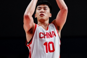 王俊杰仍然是大前锋位置的高效球员 有机会就进攻 对抗能力强配图