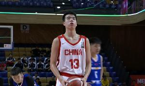 热身赛-中国U17男篮在末节翻盘 战胜去年的欧青赛冠军塞尔维亚U17配图