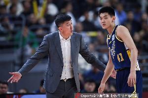 解说：杜锋可能说话登味太重&孩子更喜欢春风化雨 他也有路径依赖配图