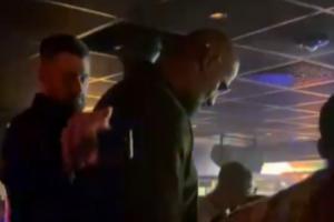 护詹雷达启动！网友偷拍詹姆斯 乐福一眼锁定镜头秒制止配图