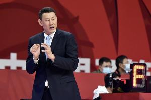 媒体人：找外教回来还不如让李楠带了 后者在人员调配方面很熟悉配图